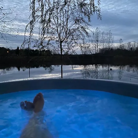 Cosy Waterfront With Hot Tub *