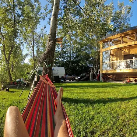 Cosy Waterfront With Hot Tub Сasa de vacaciones