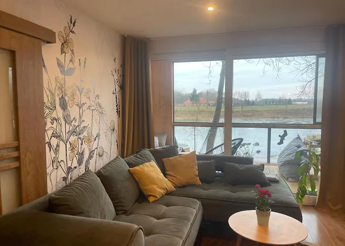 Cosy Waterfront With Hot Tub *