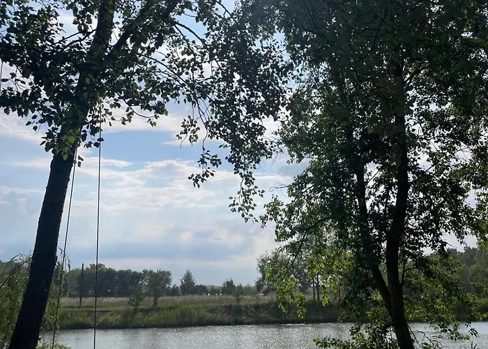Cosy Waterfront With Hot Tub *